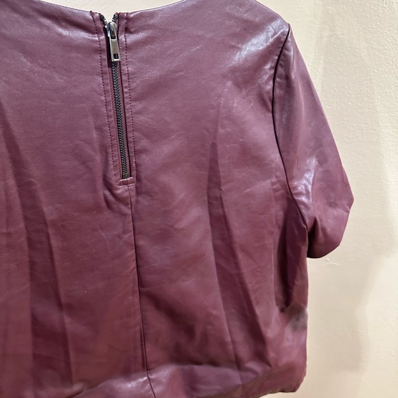 Faux Leather burgundy T-shirt - Picture 4 of 7